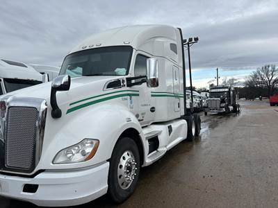 Kenworth T680 Sleeper Semi Truck - 76" Raised Roof Sleeper, Cummins 450HP, 12 Speed Endurant Amt