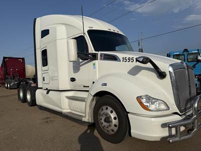 Kenworth T680 Sleeper Semi Truck - 76" Raised Roof Sleeper, Cummins 450HP, 12 Speed Amt