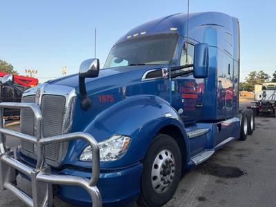 Kenworth T680 Sleeper Semi Truck - 76" Raised Roof Sleeper, Paccar 455HP, 10 Speed Ultrashift Amt