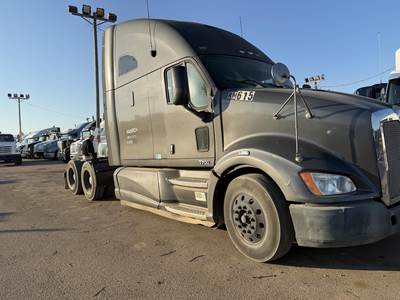 Kenworth T700 Sleeper Semi Truck - 75" Raised Roof Sleeper, Paccar 485HP, 10 Speed Ultrashift Amt