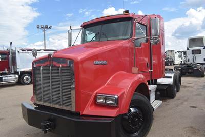 Kenworth T800 Sleeper Semi Truck - 42" Flat Top Sleeper, Caterpillar 385HP, 10 Speed Manual
