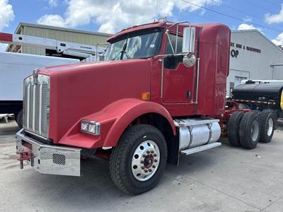 Kenworth T800 Sleeper Semi Truck - 42" Flat Top Sleeper, Caterpillar 385HP, 10 Speed Manual