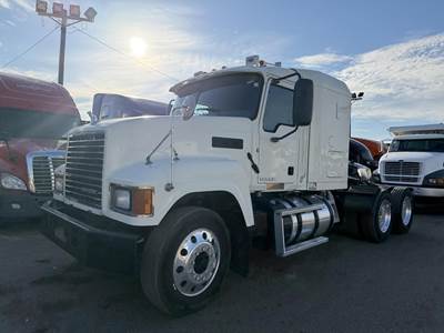 Mack Pinnacle CHU613 Sleeper Semi Truck - 48" Flat Top Sleeper, MP8 455HP, 12 Speed M Drive Amt