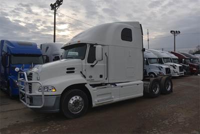 Mack Pinnacle CXU613 Sleeper Semi Truck - 76" Raised Roof Sleeper, MP8 435HP, 12 Speed M Drive Amt