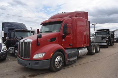 Peterbilt 579 Sleeper Semi Truck - Paccar 455HP, 10 Speed Ultrashift Amt