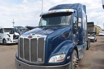 Peterbilt 579 Sleeper Semi Truck - 70" Mid Roof Sleeper, Paccar 455HP, 10 Speed Ultrashift Amt