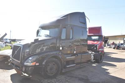 Volvo VNL64T670 Single Axle Sleeper Semi Truck - 67" Raised Roof Sleeper, D13 425HP, 10 Speed Manual