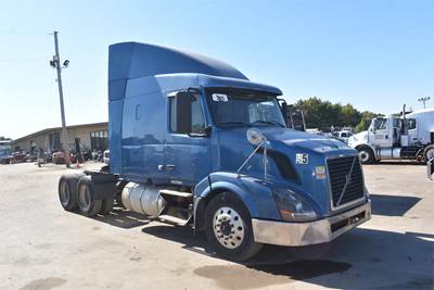 Volvo VNL64T630 Sleeper Semi Truck - 63" Mid Roof Sleeper, Cummins 400HP, 10 Speed Autoshift Amt