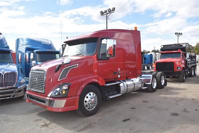 Volvo VNL64T630 Sleeper Semi Truck - 63" Mid Roof Sleeper, D13 500HP, 12 Speed I Shift Amt