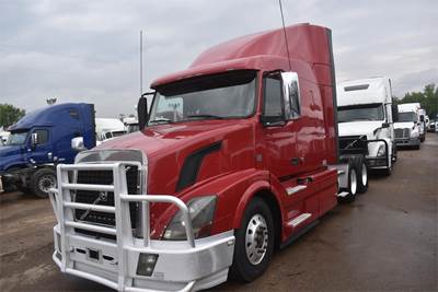 Volvo VNL64T630 Sleeper Semi Truck - 63" Mid Roof Sleeper, D13 425HP, 12 Speed I Shift Amt