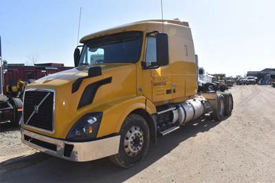 Volvo VNL64T630 Sleeper Semi Truck - 63" Mid Roof Sleeper, D13 425HP, 12 Speed I Shift Amt