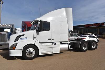 Volvo VNL64T630 Sleeper Semi Truck - 63" Mid Roof Sleeper, D13 425HP, 10 Speed Manual