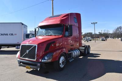 Volvo VNL64T670 Sleeper Semi Truck - 67" Raised Roof Sleeper, Cummins 450HP, 10 Speed Manual