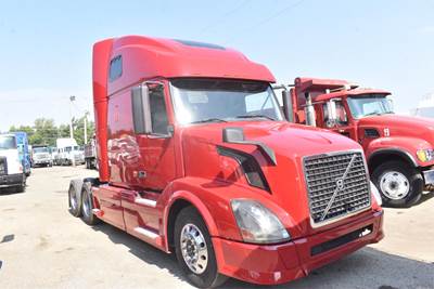 Volvo VNL64T670 Sleeper Semi Truck - 67" Raised Roof Sleeper, Cummins 450HP, 10 Speed Manual