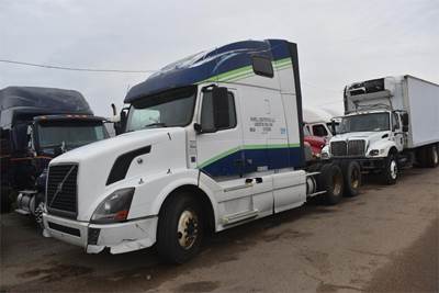 Volvo VNL64T670 Sleeper Semi Truck - 67" Raised Roof Sleeper, D13 475HP, 10 Speed Manual