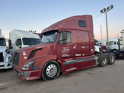 Volvo VNL64T670 Sleeper Semi Truck - 67" Raised Roof Sleeper, Cummins 450HP, 10 Speed Manual