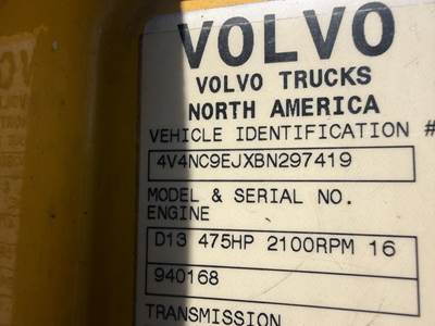 Volvo VNL64T670 Sleeper Semi Truck - 67" Raised Roof Sleeper, D13 425HP, 12 Speed I Shift Amt