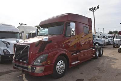 Volvo VNL64T730 Sleeper Semi Truck - 78" Mid Roof Sleeper, D13 475HP, 12 Speed I Shift Amt