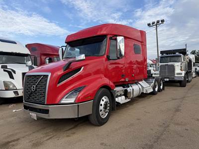 Volvo VNL64T740 Sleeper Semi Truck - 78" Mid Roof Sleeper, D13 455HP, 12 Speed I Shift Amt