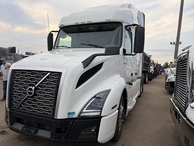 Volvo VNL64T760 Sleeper Semi Truck - 76" Raised Roof Sleeper, D13 455HP, 12 Speed I Shift Amt