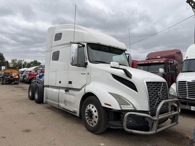 Volvo VNL64T760 Sleeper Semi Truck - 76" Raised Roof Sleeper, D13 425HP, 12 Speed I Shift Amt