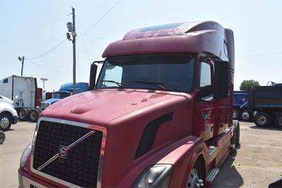 2008 Volvo VNL64T780 Sleeper Semi Truck - 78