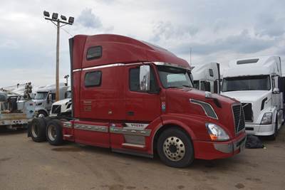 Volvo VNL64T780 Sleeper Semi Truck - 78" Raised Roof Sleeper, D13 455HP, 12 Speed I Shift Amt
