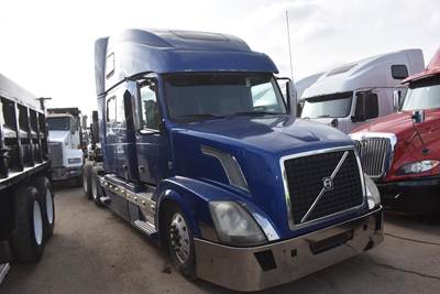 Volvo VNL64T780 Sleeper Semi Truck - 78" Raised Roof Sleeper, D13 425HP, 12 Speed Amt
