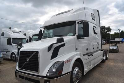 Volvo VNL64T780 Sleeper Semi Truck - 78" Mid Roof Sleeper, D13 455HP, 12 Speed I Shift Amt