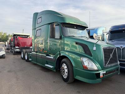 Volvo VNL64T780 Sleeper Semi Truck - 78" Raised Roof Sleeper, D12 465HP, 13 Speed Manual