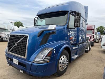 Volvo VNL64T780 Sleeper Semi Truck - 78" Mid Roof Sleeper, D13 455HP, 12 Speed I Shift Amt