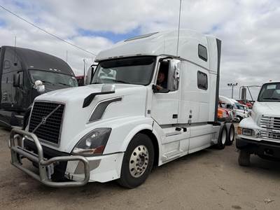 Volvo VNL64T780 Sleeper Semi Truck - 78" Raised Roof Sleeper, D13 455HP, 12 Speed I Shift Amt
