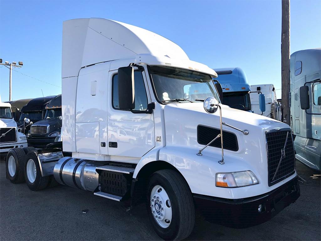 2012 Volvo VNM64T430 Sleeper Semi Truck 43" Mid Roof Sleeper, D13