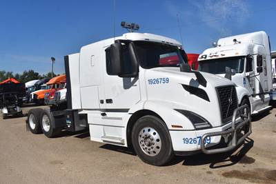 Volvo VNR62T400 Sleeper Semi Truck - 40" Flat Top Sleeper, D13 455HP, 12 Speed I Shift Amt