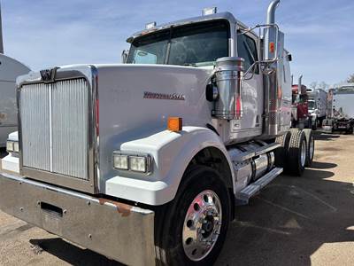 Western Star 4900 Sleeper Semi Truck - 36" Flat Top Sleeper, Detroit 475HP, 10 Speed Manual