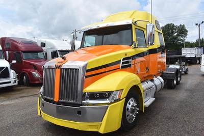 2020 Western Star 5700XE Sleeper Semi Truck - 82