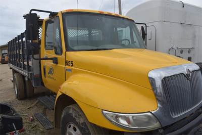 International DuraStar 4300 16 ft Stake Bed Truck - 230HP, Automatic