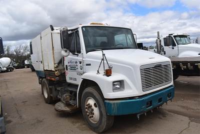 Freightliner FL70 Sweeper Truck - Caterpillar, 230HP, Automatic