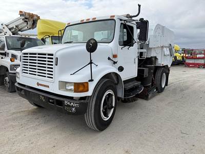 International 4600 Sweeper Truck - 210HP, Automatic
