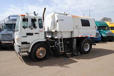 Mack Midliner MS250 Sweeper Truck - Renault, Automatic