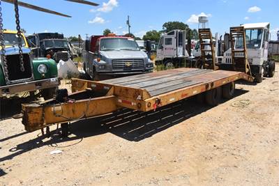Eager Beaver 20 Ton Tag Trailer