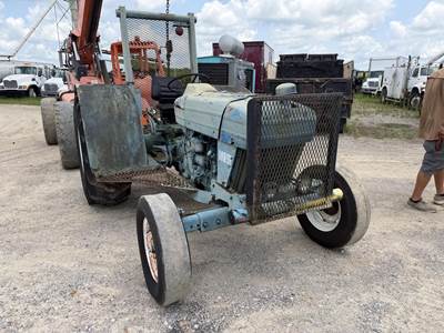 Ford 2000 Tractor