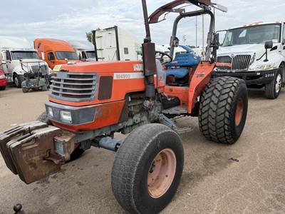 Kubota M4900 Tractor