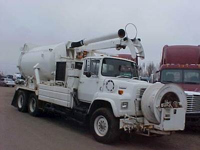 Ford L8000 Tandem Axle Vacuum Truck - 7.8 LITER, 240HP, Automatic