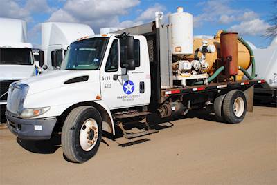 International DuraStar 4300 Single Axle Vacuum Truck - DT-466, 250HP, Automatic
