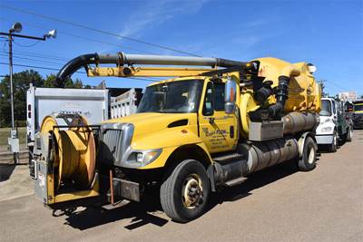International WorkStar 7400 Single Axle Vacuum Truck - DT530, 300HP, Automatic