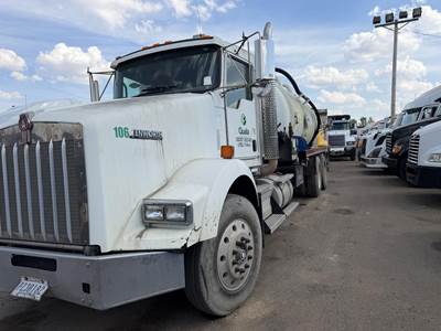 Kenworth T800 Tandem Axle Vacuum Truck - Paccar, 455HP, 10 Speed Manual