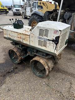 Sakai SA33L-2 Walk / Tow Behind Compactor