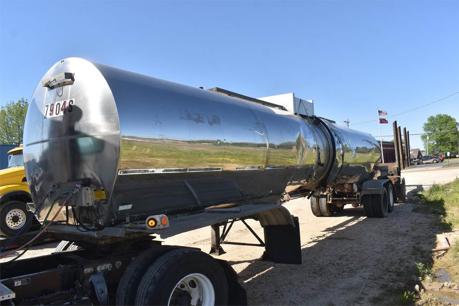1977 Fruehauf 6500 gallon Water Tank Trailer For Sale Covington, TN