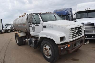 Chevrolet Kodiak C7500 2000 Gallon Water Truck - Caterpillar 210HP, 6 Speed Manual
